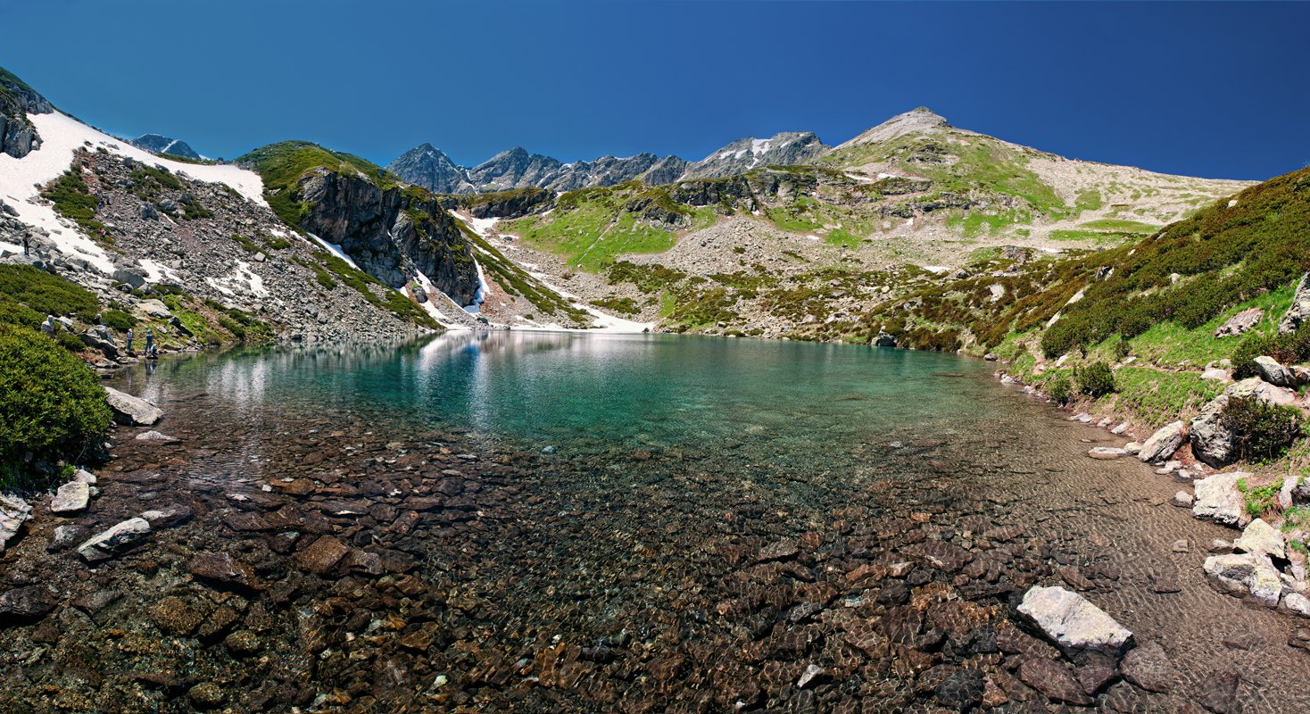 источник воды в горах